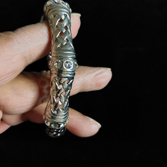 Silver Alloy with White Rhinestones Stretch Bracelet - Picture 1 of 5